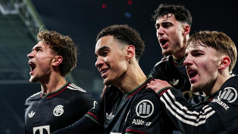 哈维·阿隆索表示：巴塞罗那昨日取胜，因此我们必须赢下更多比赛。我们目前积45分，目标是冲击90分。 展望接下来的赛程，竞争将异常激烈。超级杯的战火即将点燃。 来源：Barça Universal